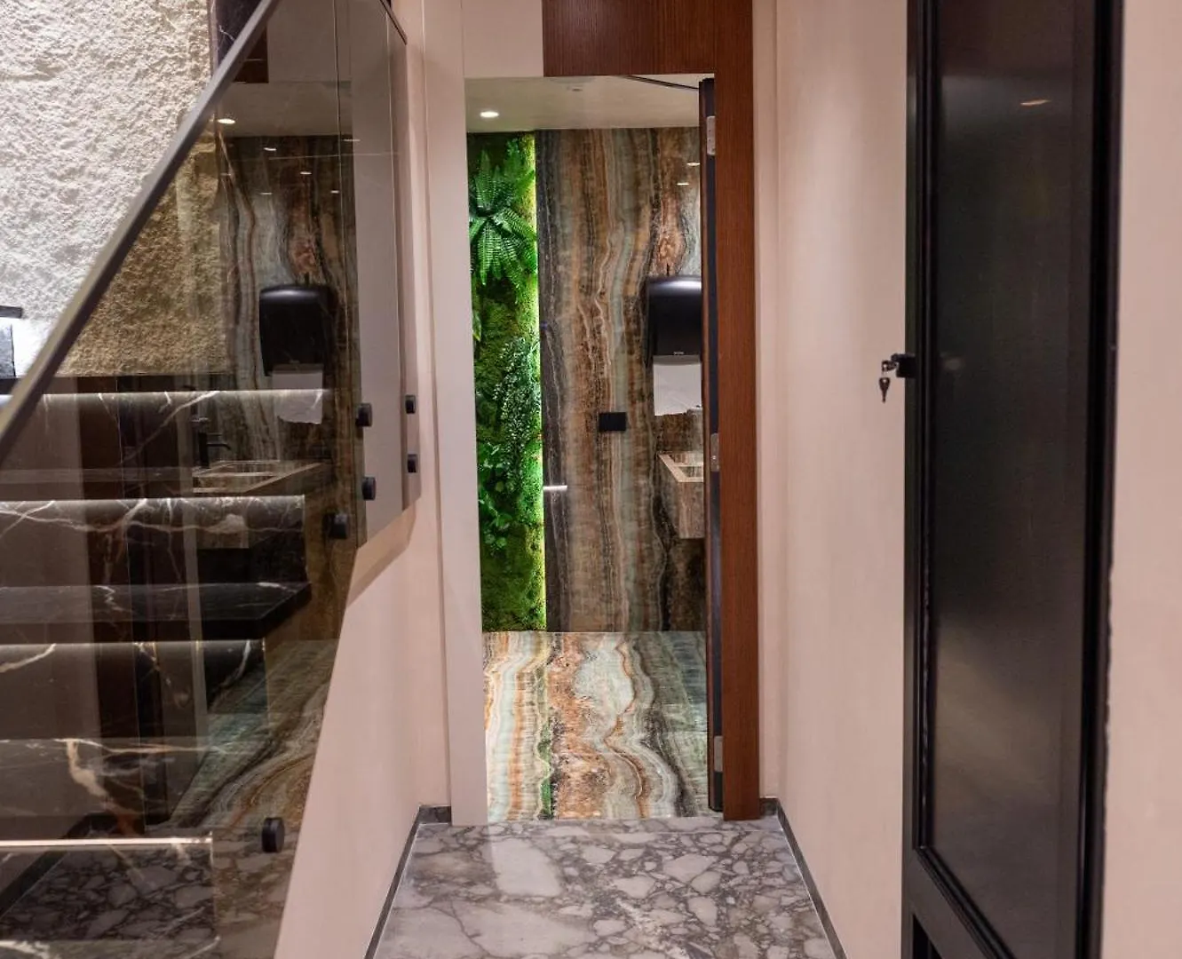 Mattis Hotel Tirana 4*,