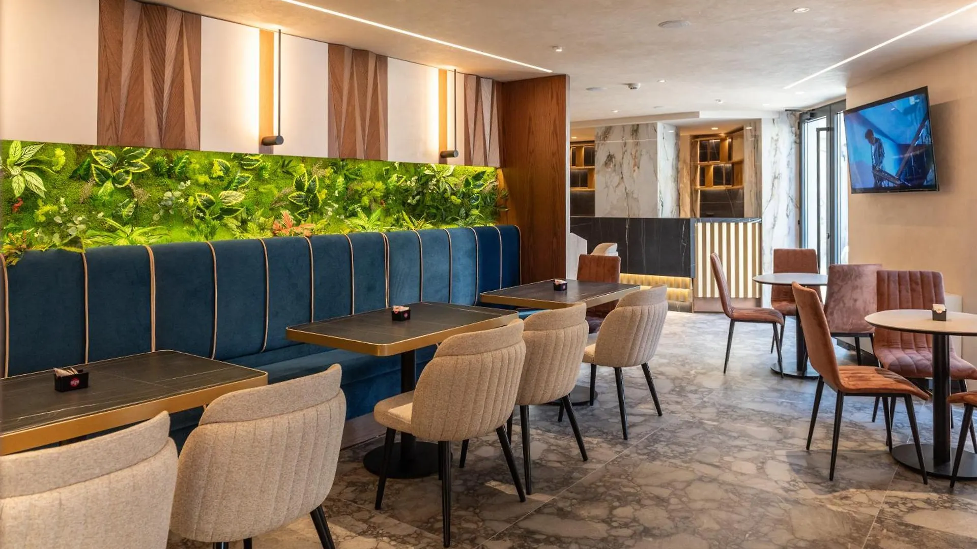 Mattis Hotel Tirana 4*,